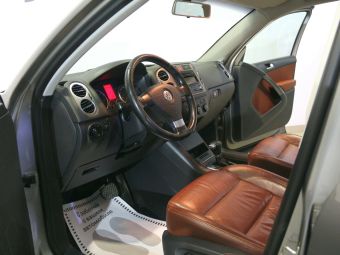 Volkswagen Tiguan Sport&Style, 2.0 л, АКПП, 2010 фото 7