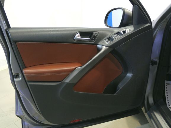 Volkswagen Tiguan Sport&Style, 2.0 л, АТ, 2010 фото 1