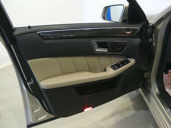 Mercedes-Benz E-Класс, 3.5 л, АТ, 2010 фото 2