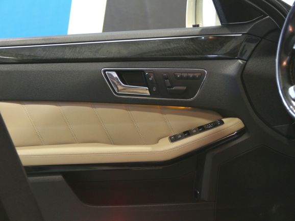 Mercedes-Benz E-Класс, 3.5 л, АТ, 2010 фото 1