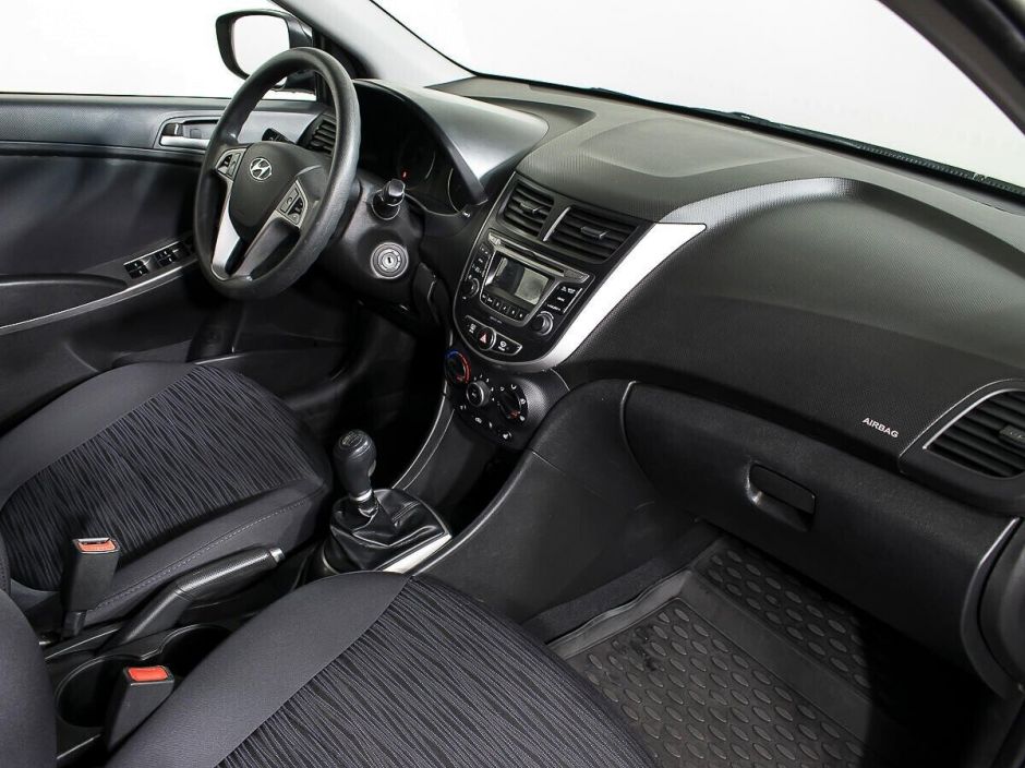 Hyundai Solaris, 1.6 л, МТ, 2016 фото 2