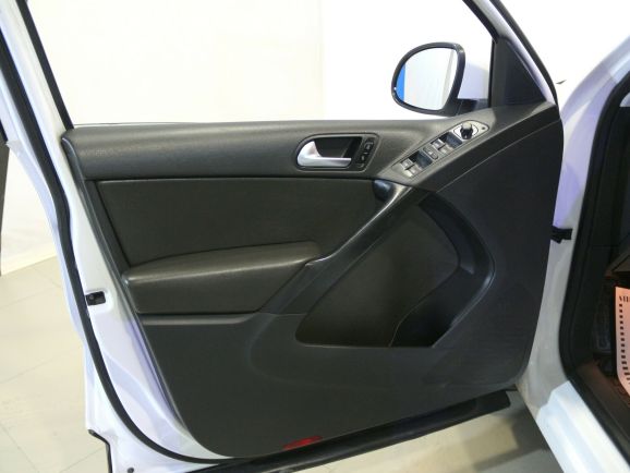 Volkswagen Tiguan Sport&Style, 2.0 л, АТ, 2010 фото 7