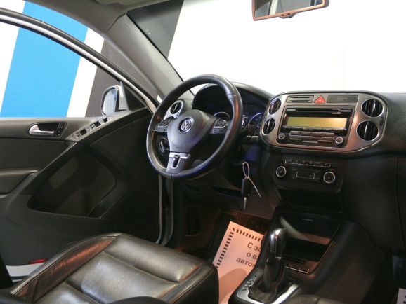 Volkswagen Tiguan Sport&Style, 2.0 л, АТ, 2010 фото 2