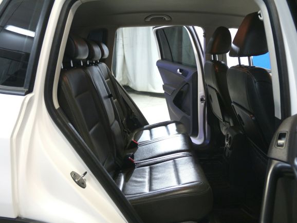 Volkswagen Tiguan Sport&Style, 2.0 л, АТ, 2010 фото 1