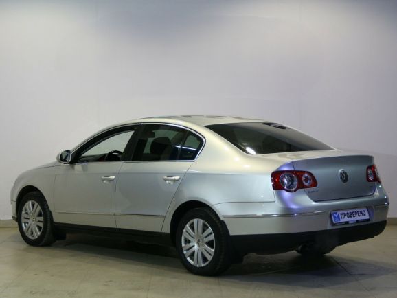 Volkswagen Passat, 1.8 л, Робот, 2008 фото 5