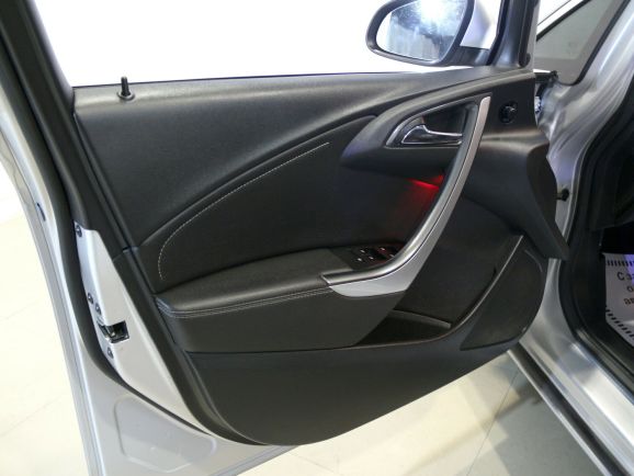 Opel Astra Cosmo, 1.6 л, АТ, 2012 фото 1