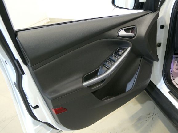 Ford Focus, 1.6 л, Робот, 2013 фото 2