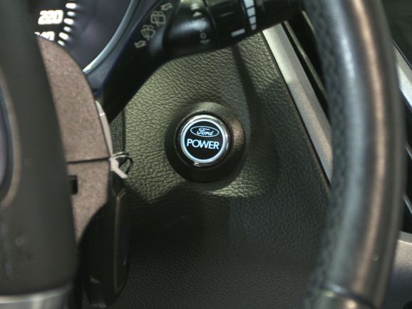 Ford Focus, 1.6 л, Робот, 2013 фото 1