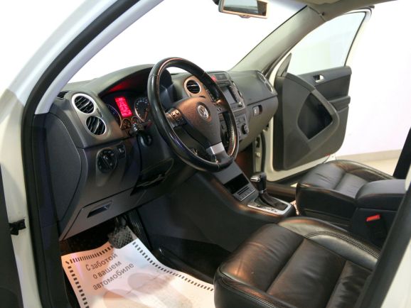 Volkswagen Tiguan Sport&Style, 2.0 л, АТ, 2011 фото 7