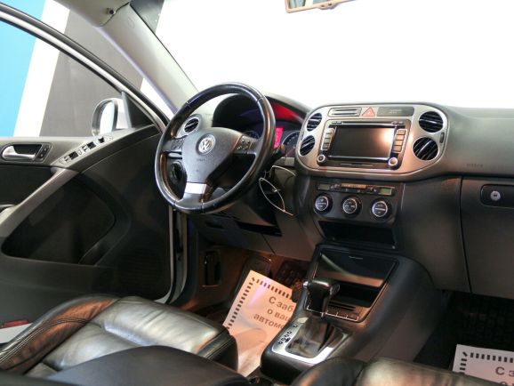 Volkswagen Tiguan Sport&Style, 2.0 л, АТ, 2011 фото 8