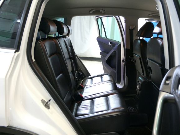 Volkswagen Tiguan Sport&Style, 2.0 л, АТ, 2011 фото 2