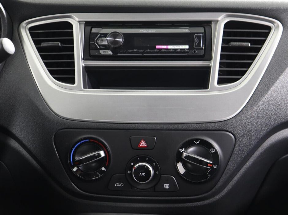 Hyundai Solaris, 1.6 л, АТ, 2020 фото 2