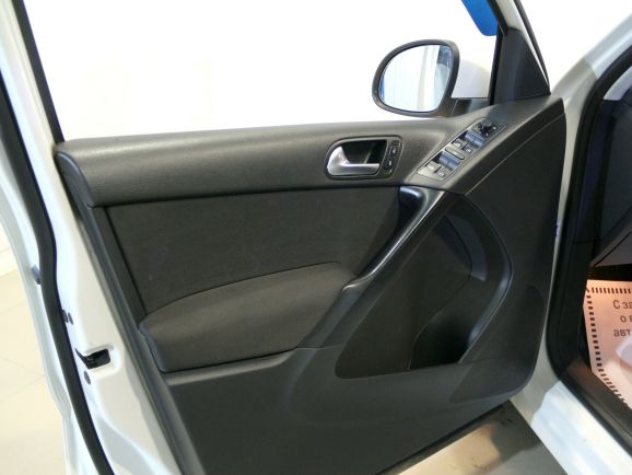 Volkswagen Tiguan Sport&Style, 2.0 л, АТ, 2008 фото 2