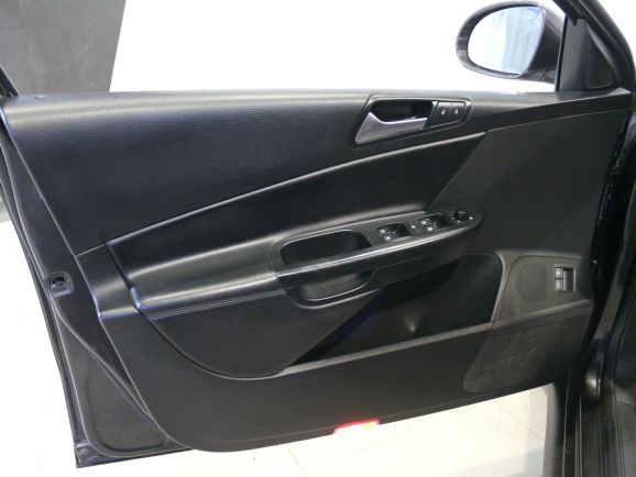 Volkswagen Passat Highline, 1.8 л, Робот, 2009 фото 1