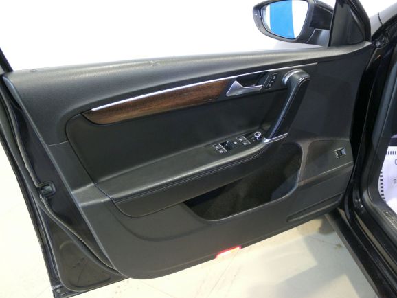 Volkswagen Passat Highline, 1.8 л, Робот, 2013 фото 2