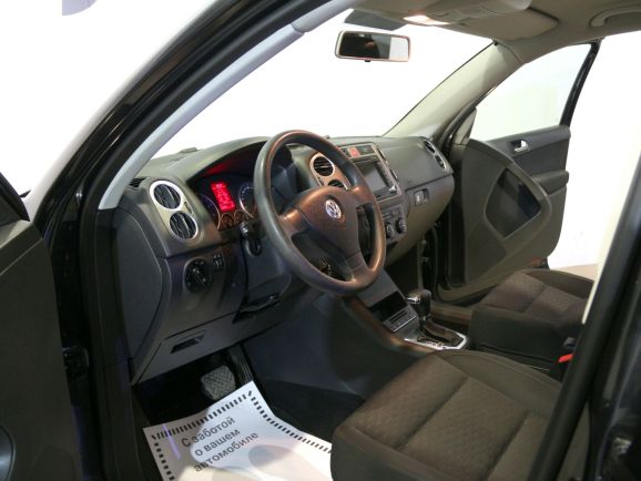 Volkswagen Tiguan Track&Field, 2.0 л, АТ, 2010 фото 8