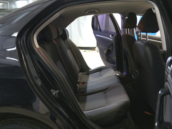 Volkswagen Jetta Trendline, 1.6 л, Робот, 2010 фото 2