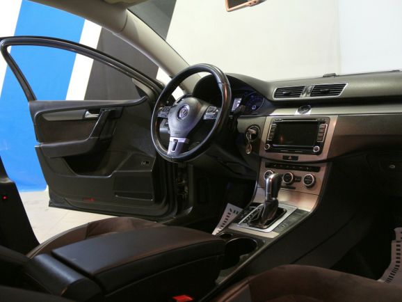 Volkswagen Passat Highline, 1.8 л, Робот, 2013 фото 2