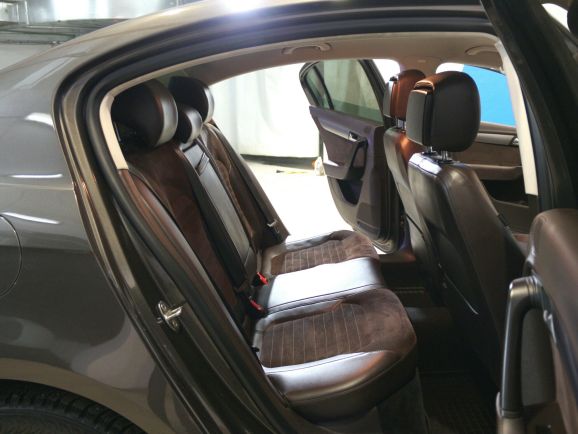 Volkswagen Passat Highline, 1.8 л, Робот, 2013 фото 1