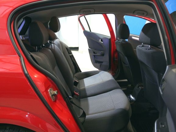 Opel Astra, 1.8 л, АТ, 2010 фото 1