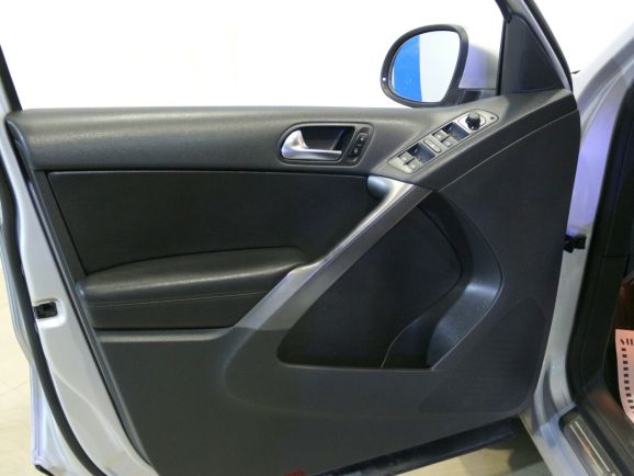 Volkswagen Tiguan Sport&Style, 2.0 л, АТ, 2009 фото 7