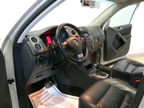 Volkswagen Tiguan Sport&Style, 2.0 л, АТ, 2009 фото 2