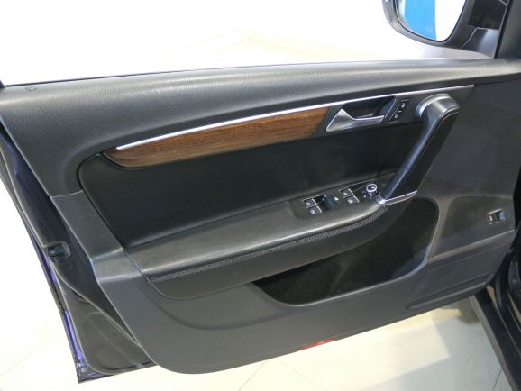 Volkswagen Passat Highline, 1.8 л, Робот, 2012 фото 2