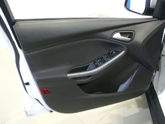 Ford Focus Titanium, 1.6 л, Робот, 2014 фото 2