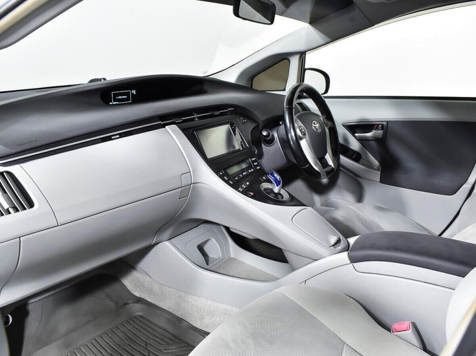 Toyota Prius, 1.8 л, АТ, 2010 фото 2