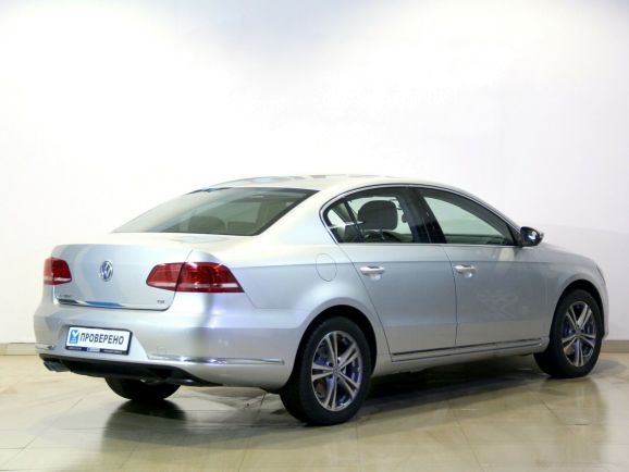 Volkswagen Passat Highline, 1.8 л, Робот, 2012 фото 5