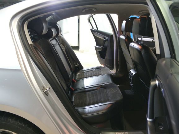 Volkswagen Passat Highline, 1.8 л, Робот, 2012 фото 2