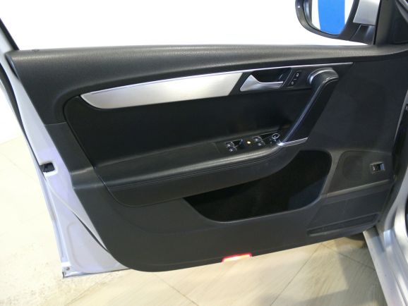 Volkswagen Passat Highline, 1.8 л, Робот, 2012 фото 1