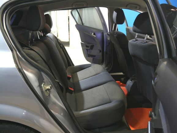 Opel Astra, 1.6 л, МТ, 2013 фото 2