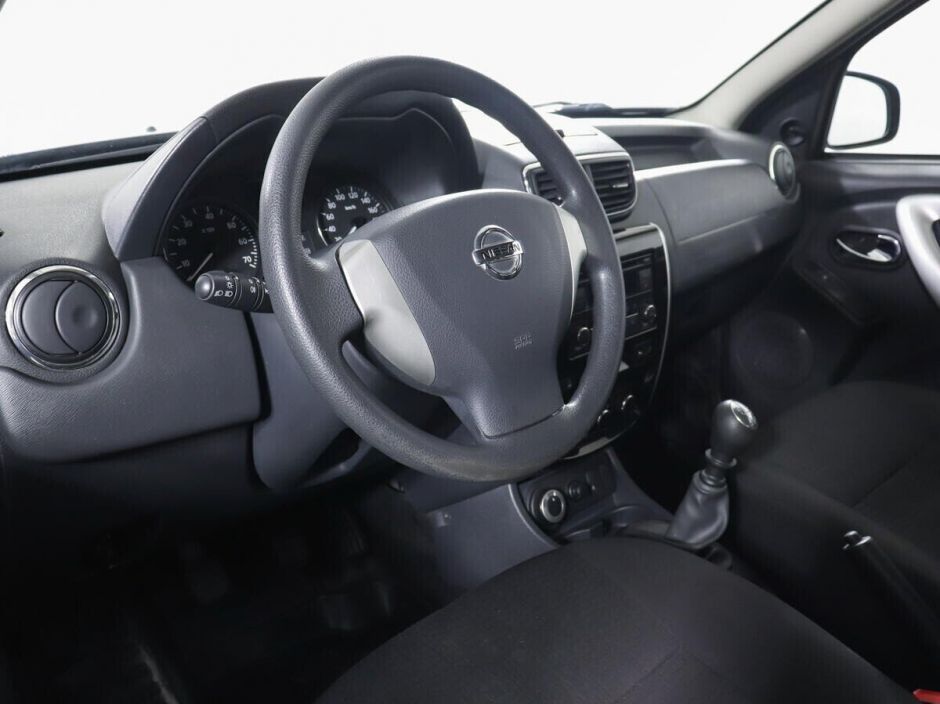 Nissan Terrano, 2.0 л, АТ, 2015 фото 7