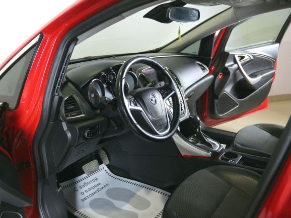 Opel Astra Cosmo, 1.6 л, АТ, 2011 фото 2