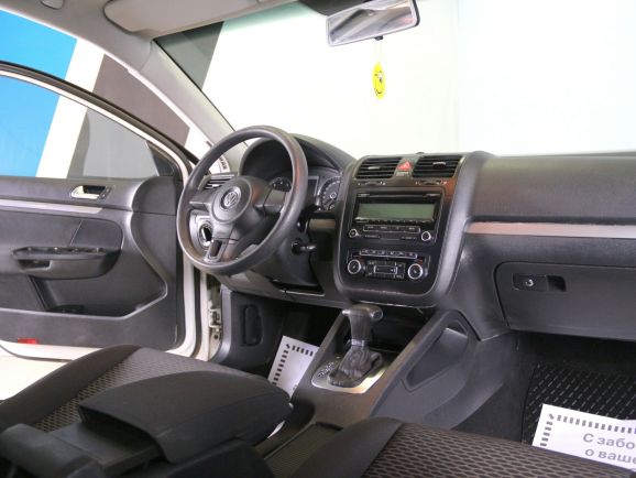 Volkswagen Jetta Trendline, 1.6 л, Робот, 2010 фото 2