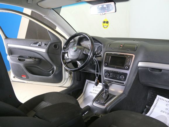 Skoda Octavia Elegance, 1.4 л, Робот, 2012 фото 2