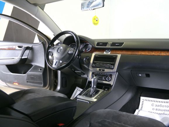 Volkswagen Passat Highline, 1.8 л, Робот, 2012 фото 2