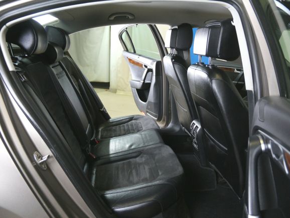 Volkswagen Passat Highline, 1.8 л, Робот, 2012 фото 1