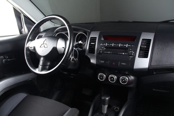 Mitsubishi Outlander Instyle, 2.0 л, Вариатор, 2012 фото 9