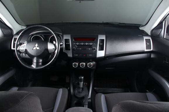 Mitsubishi Outlander Instyle, 2.0 л, Вариатор, 2012 фото 10