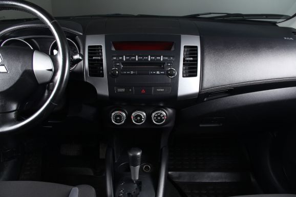 Mitsubishi Outlander Instyle, 2.0 л, Вариатор, 2012 фото 11