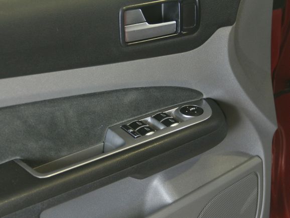 Ford Focus Titanium, 1.8 л, МТ, 2010 фото 7