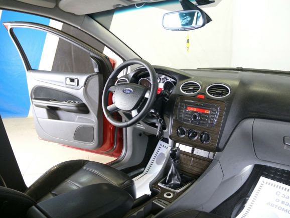 Ford Focus Titanium, 1.8 л, МТ, 2010 фото 2