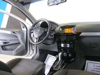 Opel Astra Cosmo, 1.8 л, АКПП, 2010 фото 2