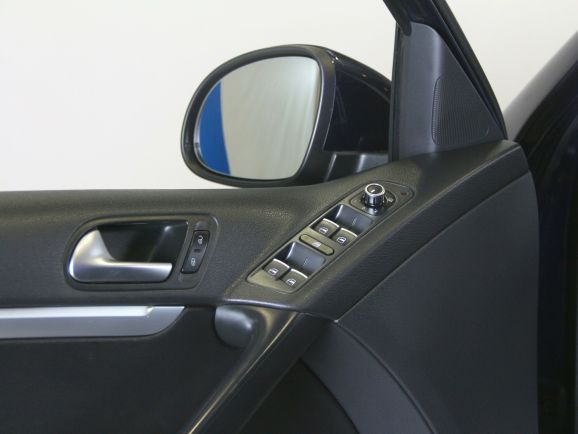 Volkswagen Tiguan Avenue, 2.0 л, АТ, 2014 фото 2