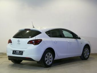 Opel Astra, 1.6 л, МКПП, 2012 фото 5