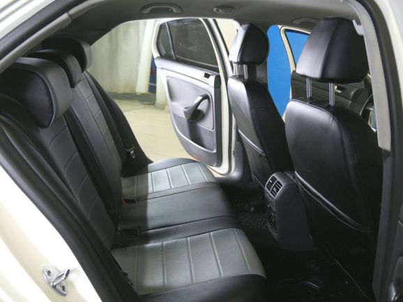 Volkswagen Jetta, 1.6 л, АТ, 2010 фото 1