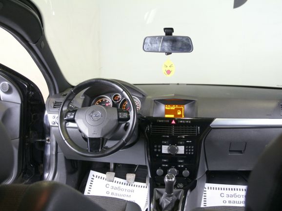 Opel Astra, 1.8 л, МТ, 2010 фото 2