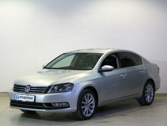 Volkswagen Passat, 1.8 л, Робот, 2013 фото 3